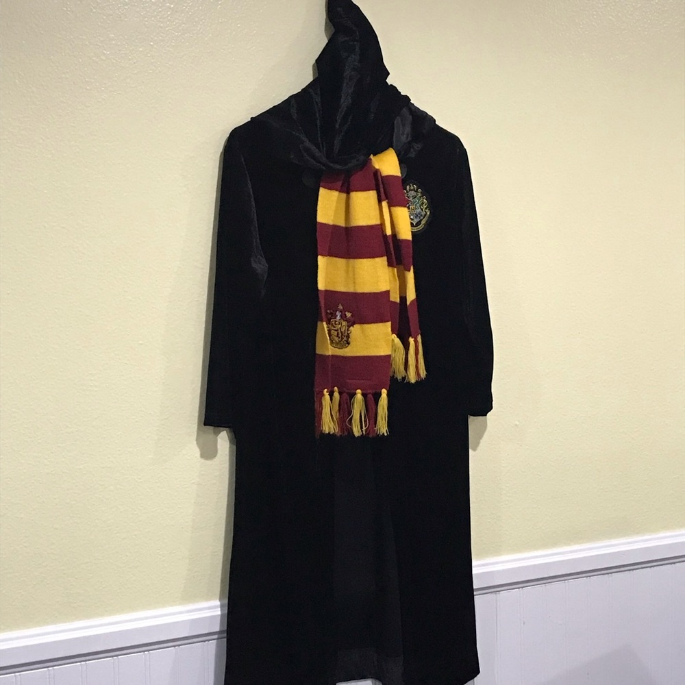 Harry Potter robe and scarf
